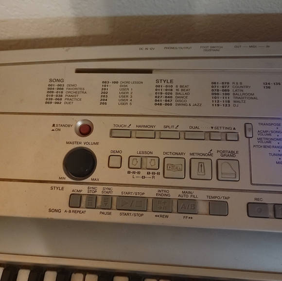 Yamaha DGX-500 portable grand piano - Picture 6 of 11